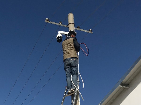 安裝監(jiān)控?cái)z像頭需要多少錢(qián)？怎樣找到性價(jià)比高的設(shè)備