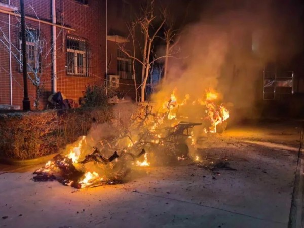 西安一小區(qū)電動(dòng)車著火，火災(zāi)預(yù)警監(jiān)控是電動(dòng)車棚必不可少的！