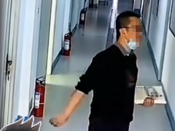 學校視頻監(jiān)控系統(tǒng)記錄下的他笑了，你呢？