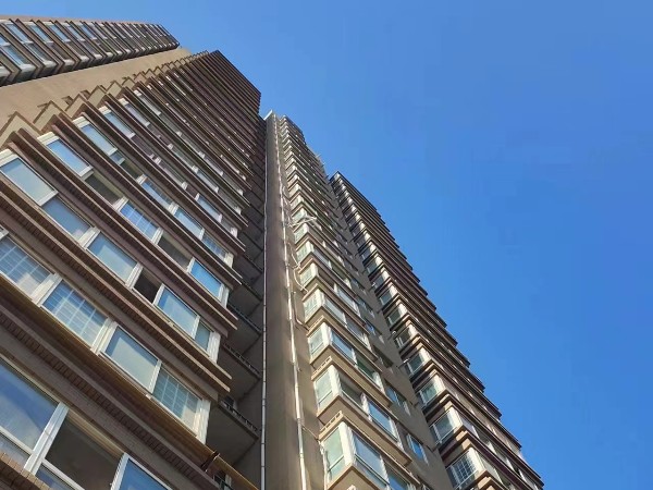 安裝高空拋物監(jiān)控攝像頭，保護(hù)人們頭頂安全